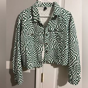 NWOT Woman’s Cropped White & Green Y2K Denim Jacket with Pockets in Front